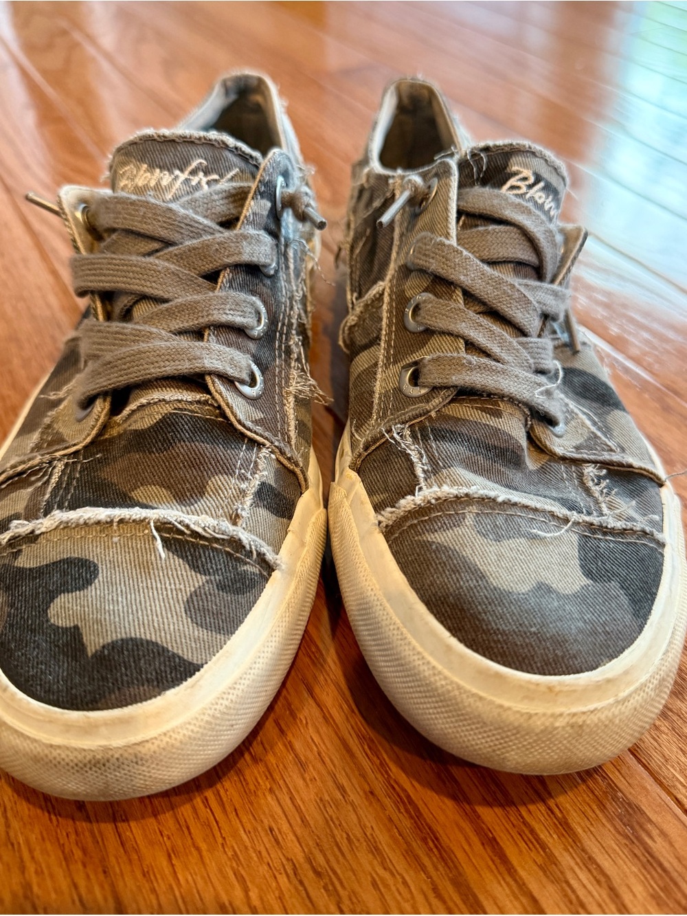 Blowfish Camo Low-Top Sneakers in Gray and Black